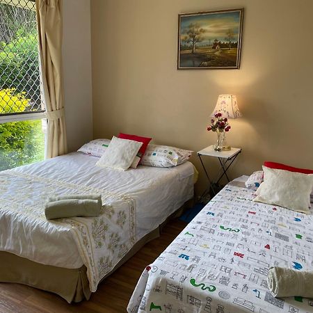 Theme Parks Amituofo Homestay Gold Coast Exterior photo