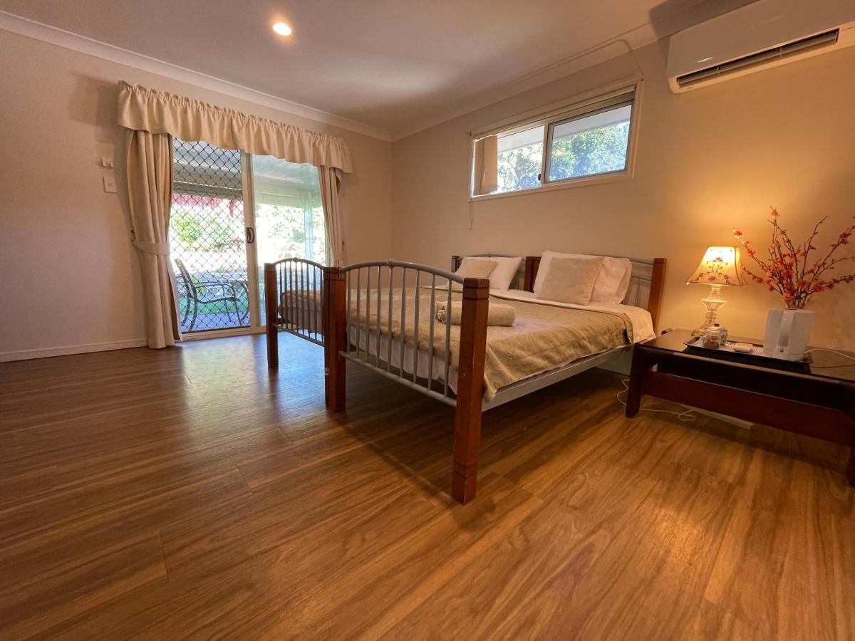 Theme Parks Amituofo Homestay Gold Coast Exterior photo