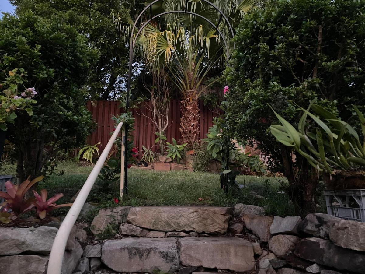 Theme Parks Amituofo Homestay Gold Coast Exterior photo