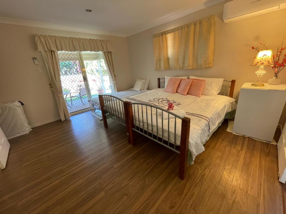 Theme Parks Amituofo Homestay Gold Coast Exterior photo