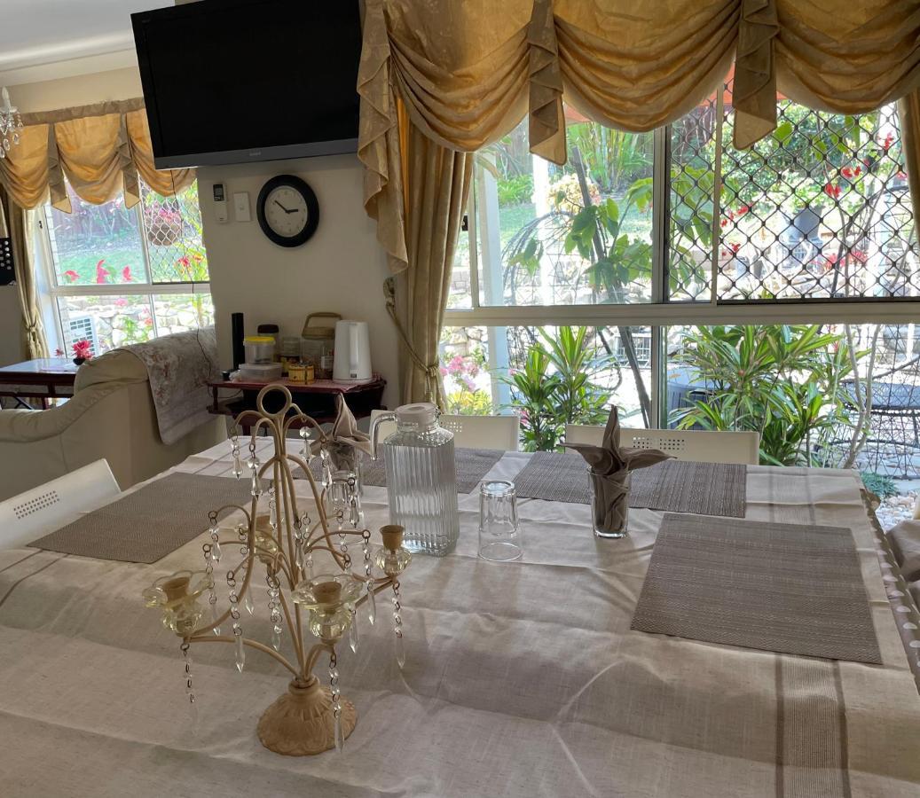 Theme Parks Amituofo Homestay Gold Coast Exterior photo