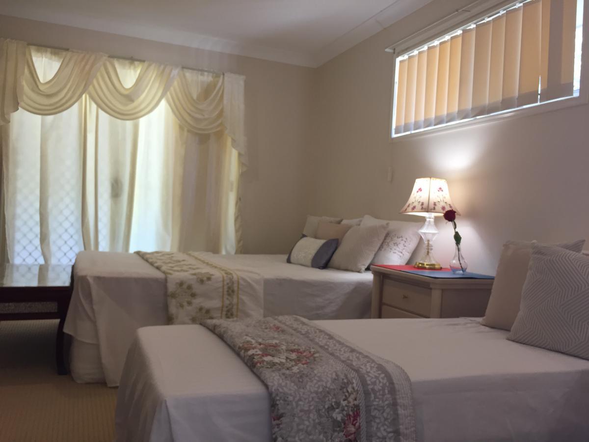 Theme Parks Amituofo Homestay Gold Coast Room photo