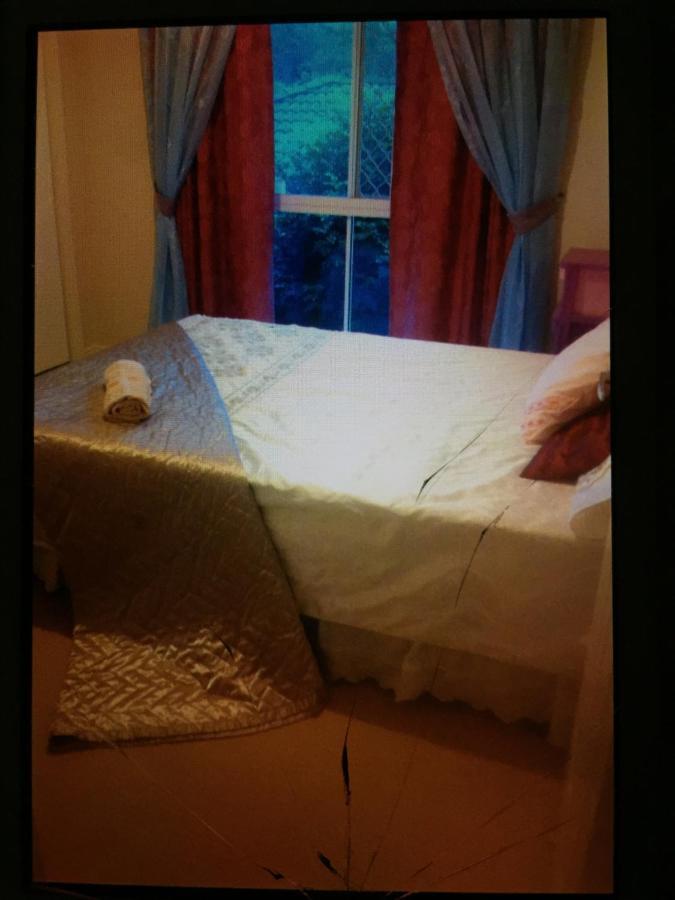 Theme Parks Amituofo Homestay Gold Coast Room photo